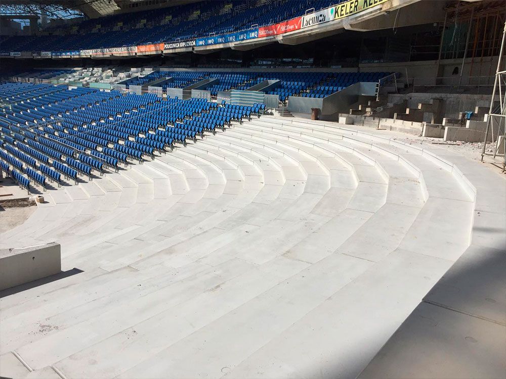 proceso construccion gradas de campo de futbol