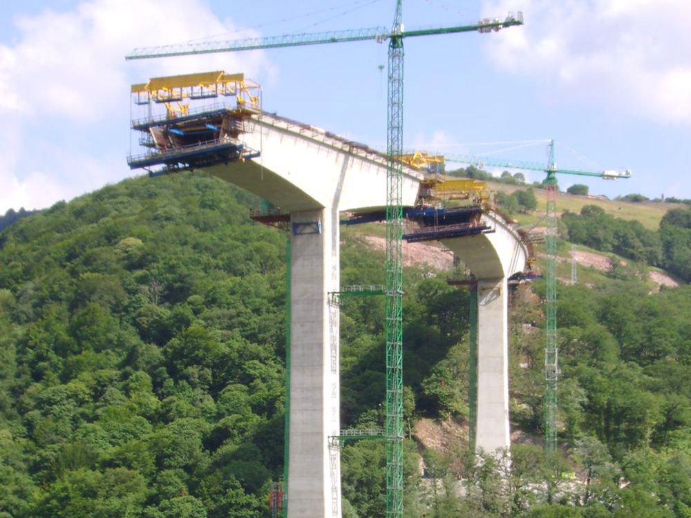 Roberto Revilla Angulo recibe el premio para jóvenes ingenieros IABSE 20101 por el 'Viaducto de Montabliz'.